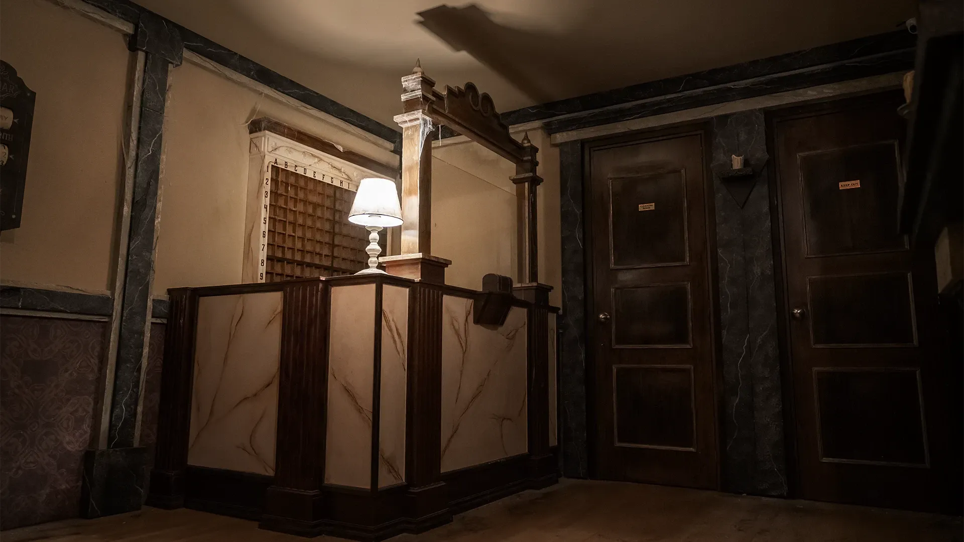 Decorado del escape room Nightmare Hotel