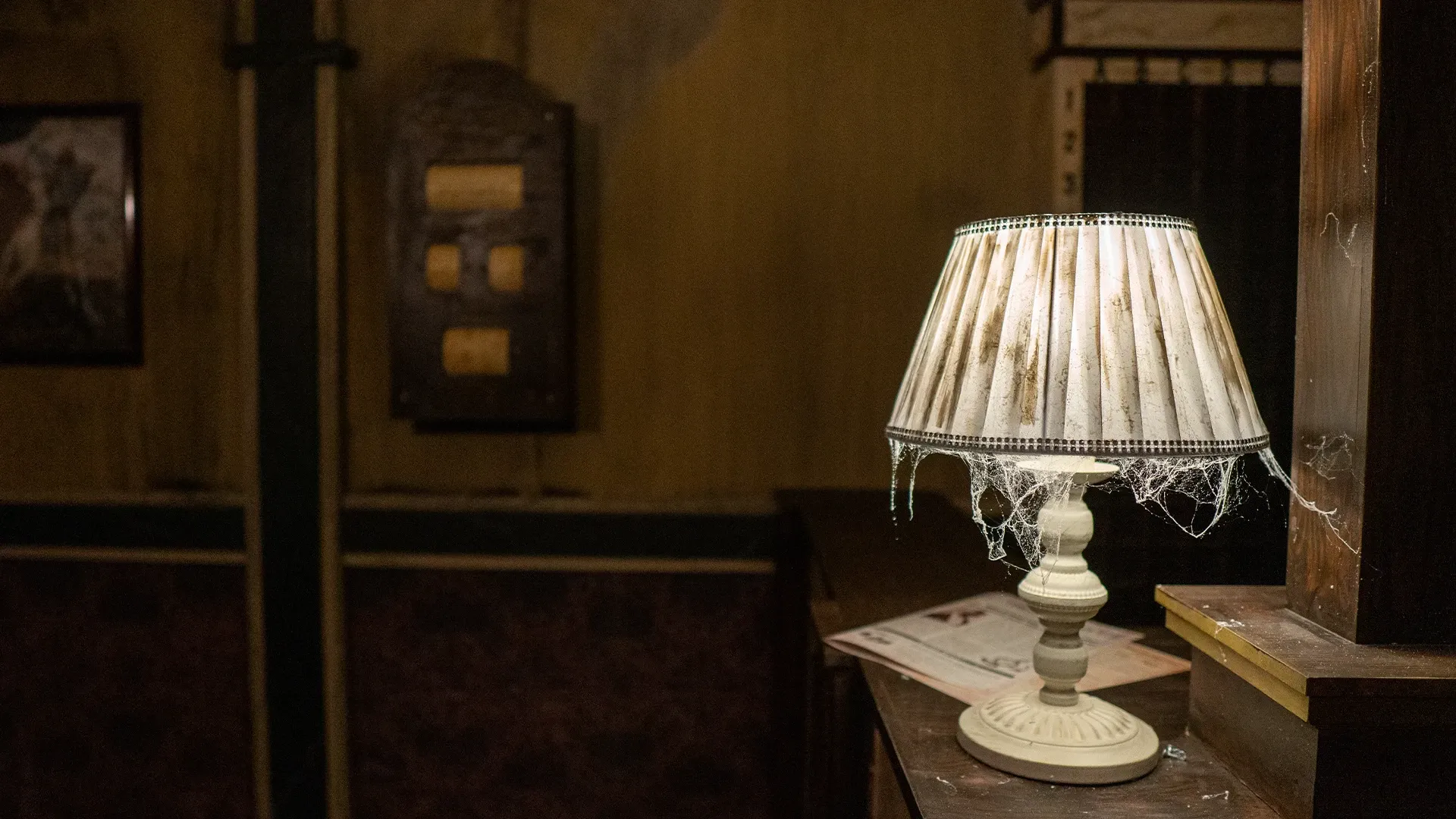 Decorado del escape room Nightmare Hotel