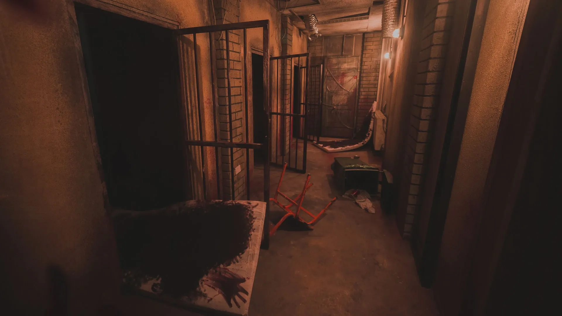 Décor de la salle d'escape game Walking Death